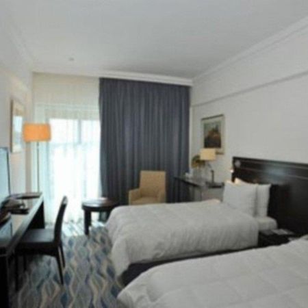 Ramada Hotel & Suites Amman Rom bilde