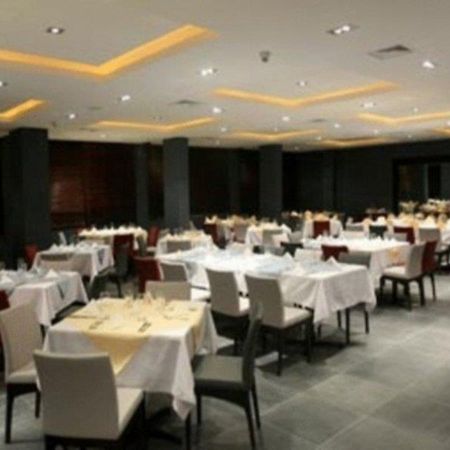 Ramada Hotel & Suites Amman Restaurant bilde