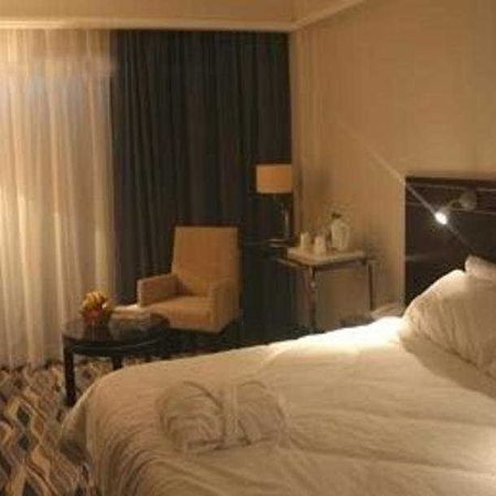 Ramada Hotel & Suites Amman Rom bilde